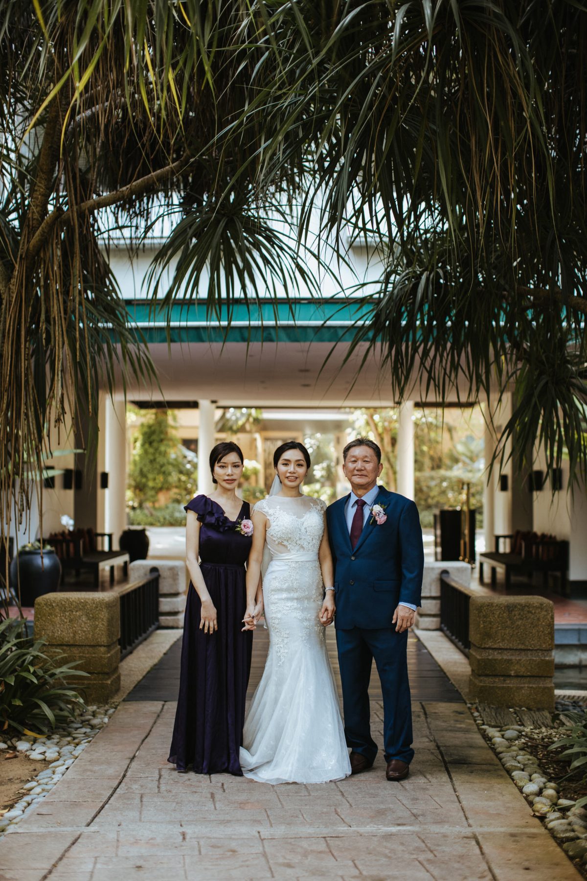 Garden Romantic Rustic Rosy Golden Wedding at The Saujana Hotel Subang Kuala Lumpur malaysia cliff choong the cross effects kevin tan destination portrait and wedding photographer malaysia kuala lumpur bride and groom couple kiss romantic intimate moment scene Parents and bride