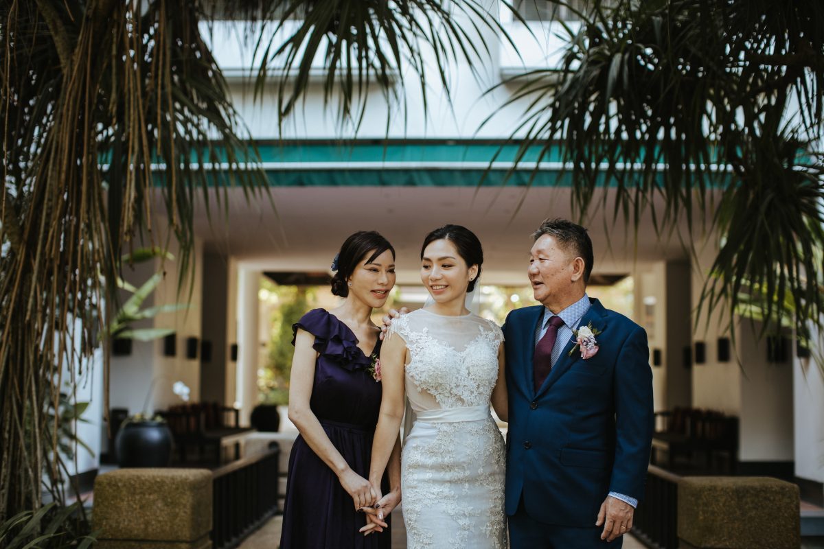 Garden Romantic Rustic Rosy Golden Wedding at The Saujana Hotel Subang Kuala Lumpur malaysia cliff choong the cross effects kevin tan destination portrait and wedding photographer malaysia kuala lumpur bride and groom couple kiss romantic intimate moment scene Parents and bride