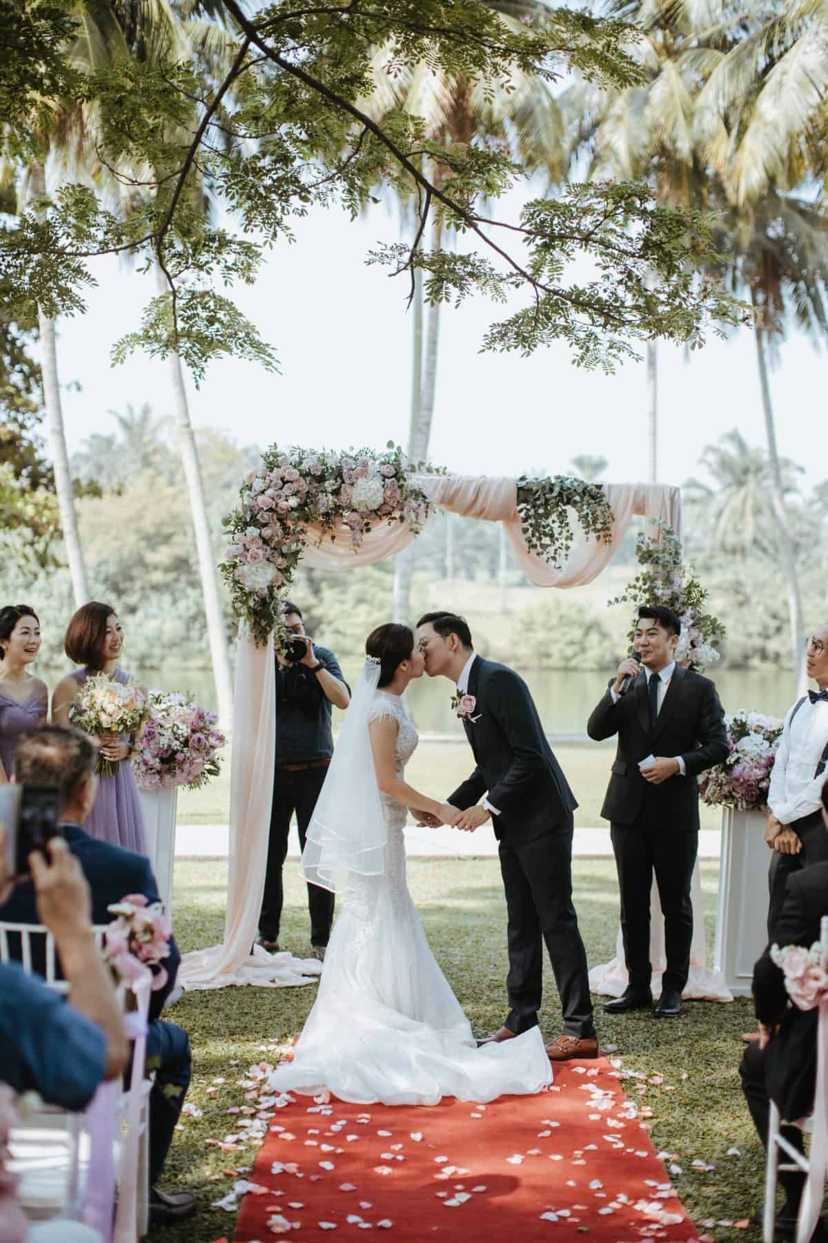 Garden Romantic Rustic Rosy Golden Wedding at The Saujana Hotel Subang Kuala Lumpur malaysia cliff choong the cross effects kevin tan destination portrait and wedding photographer malaysia kuala lumpur bride and groom couple kiss romantic intimate moment scene exchanging Rings 